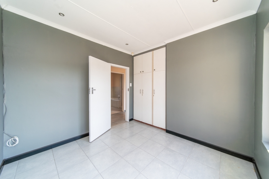5 Bedroom Property for Sale in Beacon Bay Eastern Cape